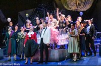 Das Ensemble nach der fatnatischen Premiere